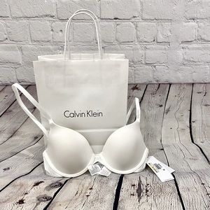 Calvin Klein NWT Full Coverage Bra 32B